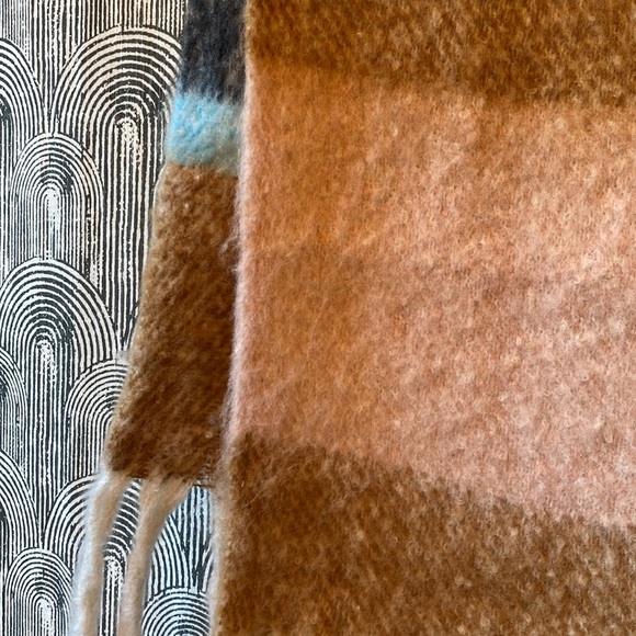 Oversized Soft Polyester Wrap/OS - Picture 2 of 2